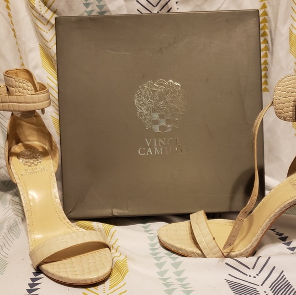 Heels! - Picture 2 of 2